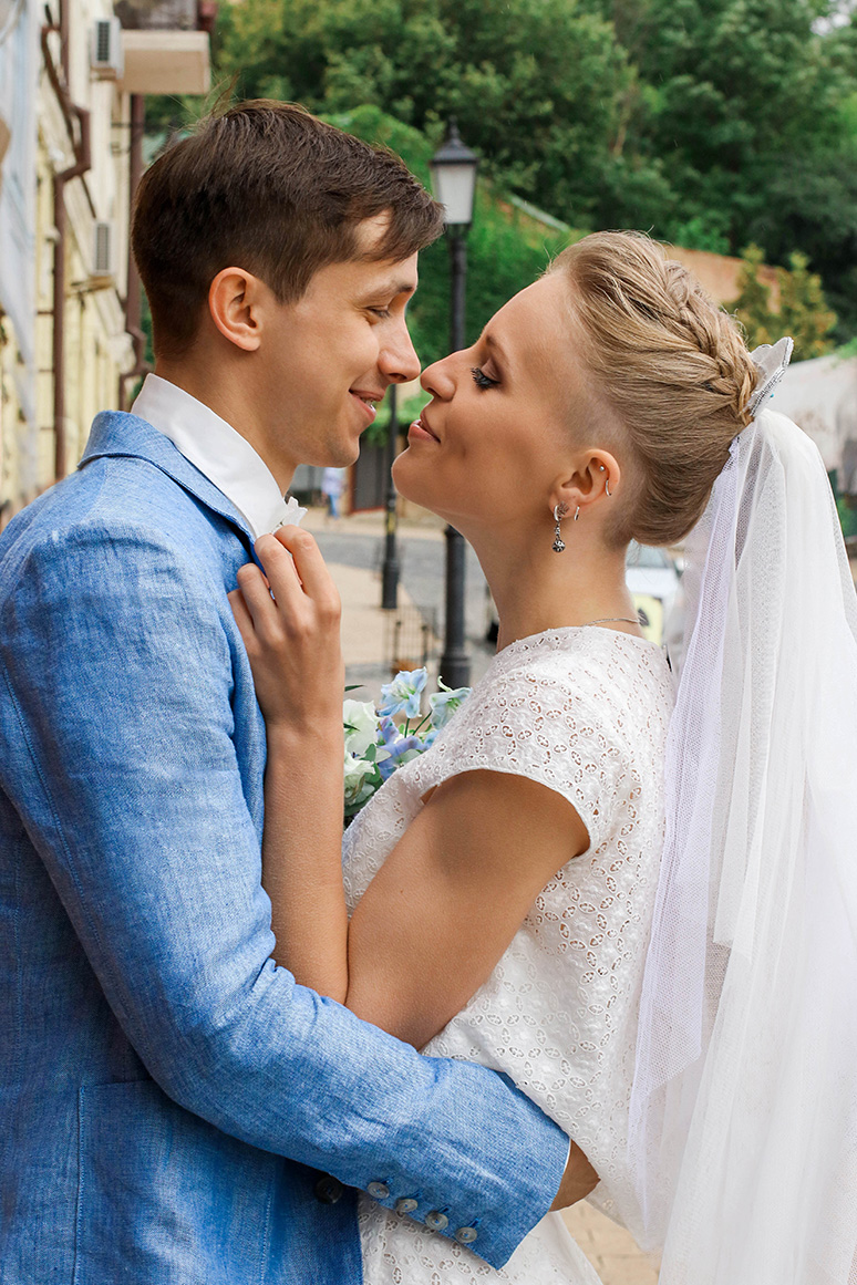 Photographer in the registry office in Kyiv